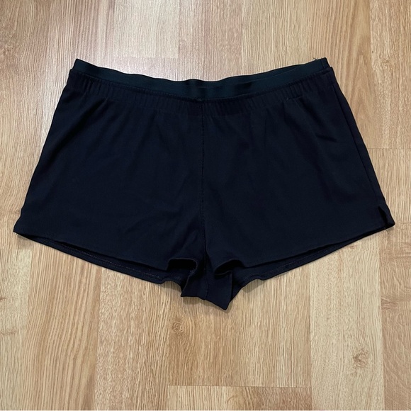 Aritzia Community Black Corduroy Style Shorts Large - Picture 1 of 6